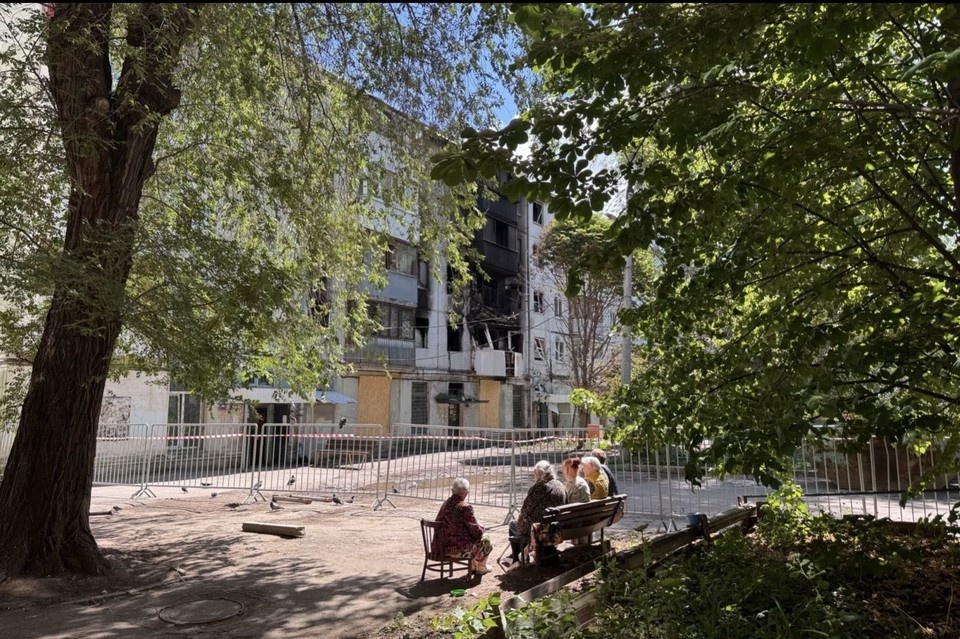    На территории пострадавшего дома на 22 Партсъезда царит тишина Анастасия СЕМДЯНОВА
