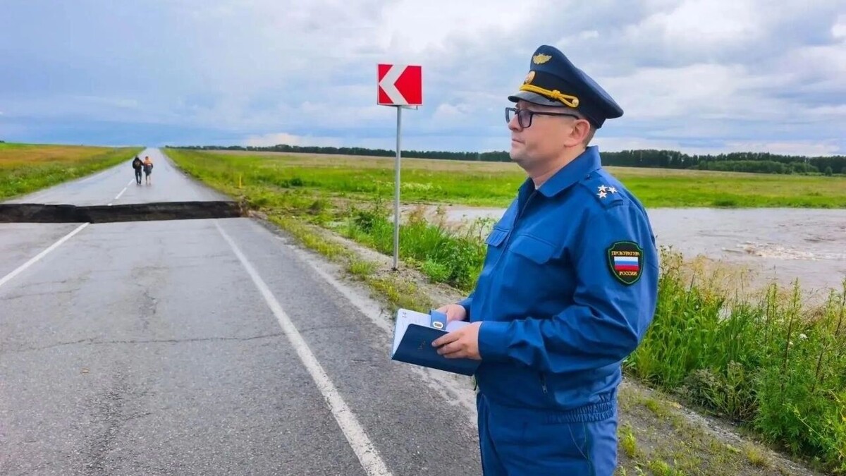    Участок дороги в Челябинской области размыло в результате схода воды с полей   прокуратура Челябинской области