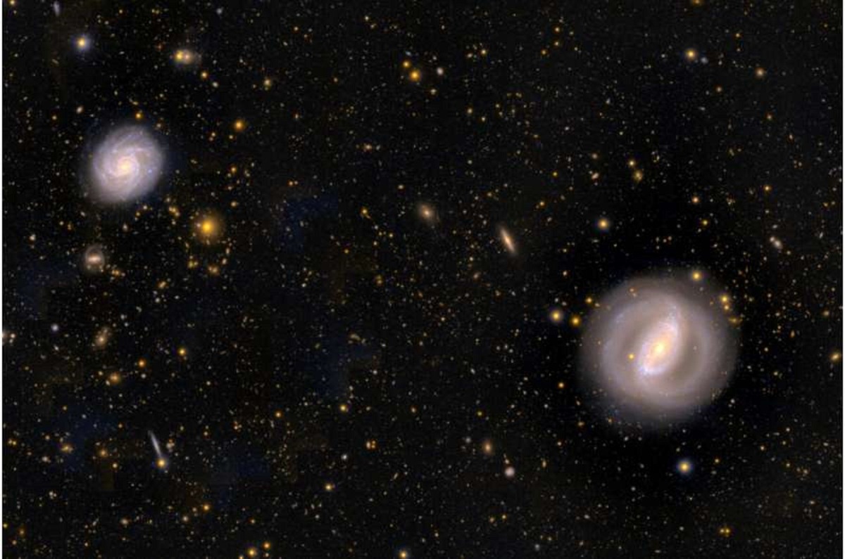    Галактики NGC 3504 (более крупная справа) и NGC 3512 (слева). Автор Массауки Танака