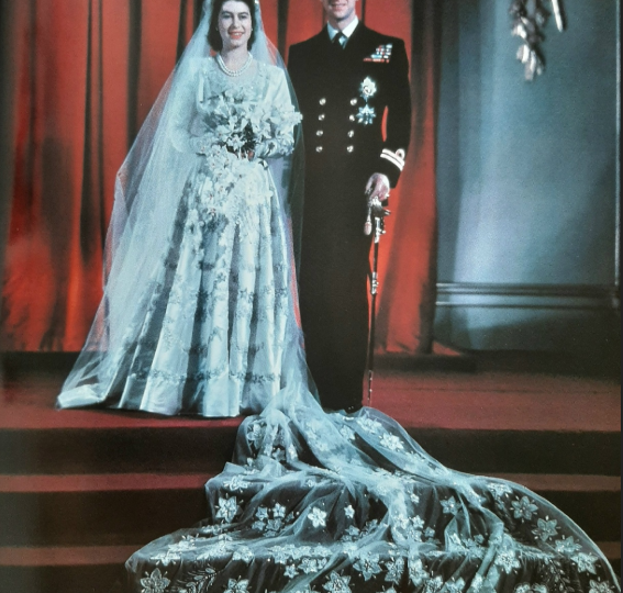 13 лет, один взгляд и любовь на 74 года: как Елизавета II выбрала своего принца