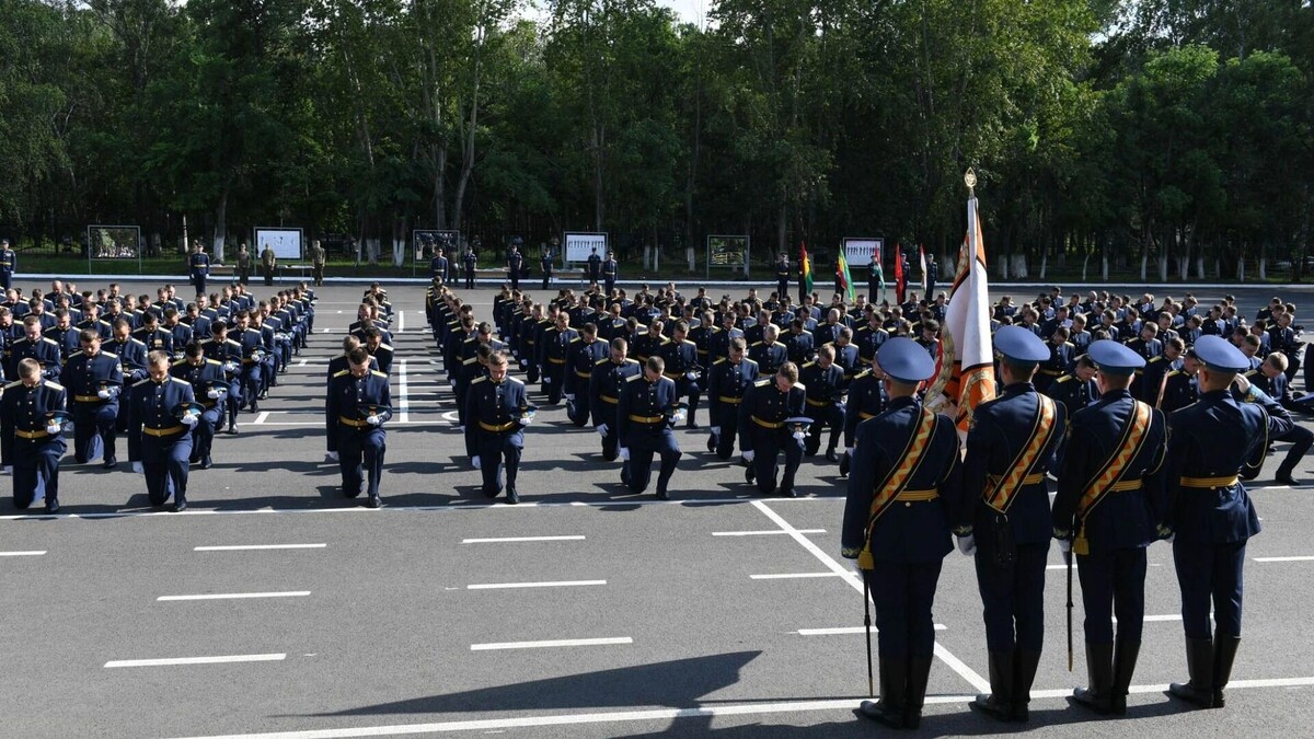    Филиал ВУНЦ ВВС «Военно-воздушная академия» в Челябинске провел торжественную церемонию выпуска офицеров-штурманов   Минобороны России