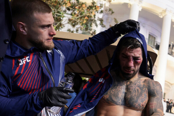 Илия Топурия после поединка с Джастином Гейджи на турнире UFC 250 в Белом доме / Jonathan Ernst/Reuters   📷