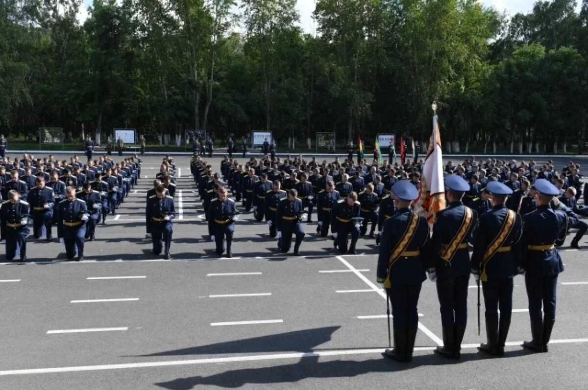    В челябинском училище штурманов состоялась церемония выпуска офицеров