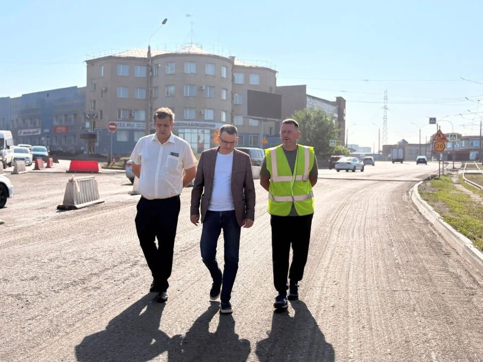    Совещание по ремонту проспекта Строителей. Источник: Barnaul.org