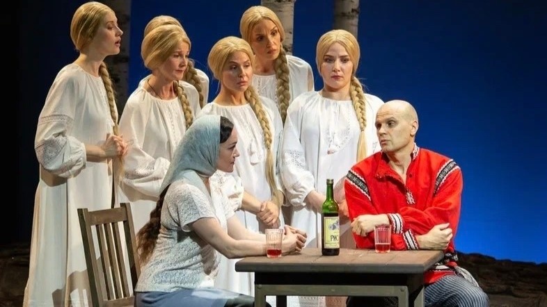    В Сургутской филармонии прошла премьера спектакля «Калина красная»