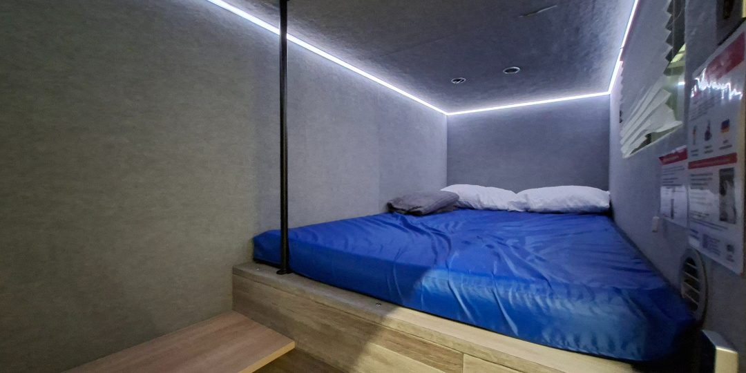 Переночевал впервые в жизни в капсульном отеле. 🛌