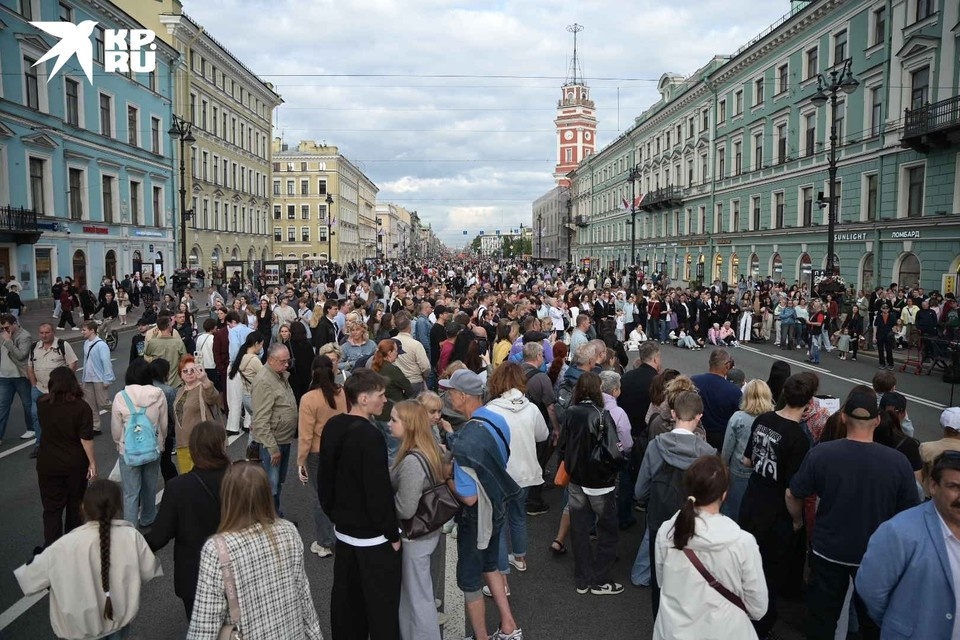   Невский проспект перекрыли к вечеру. Алексей БУЛАТОВ