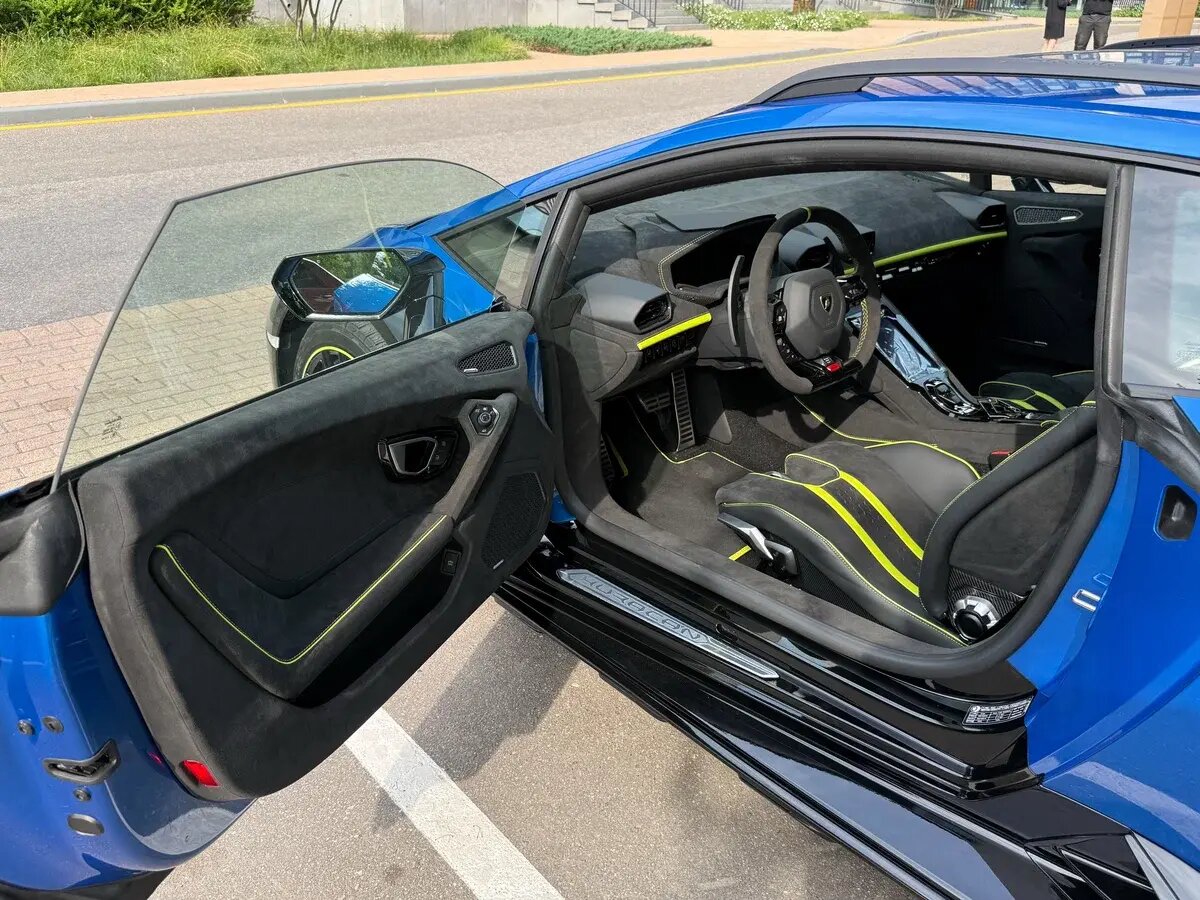    Lamborghini Huracan Sterrato   
Авто.Ру