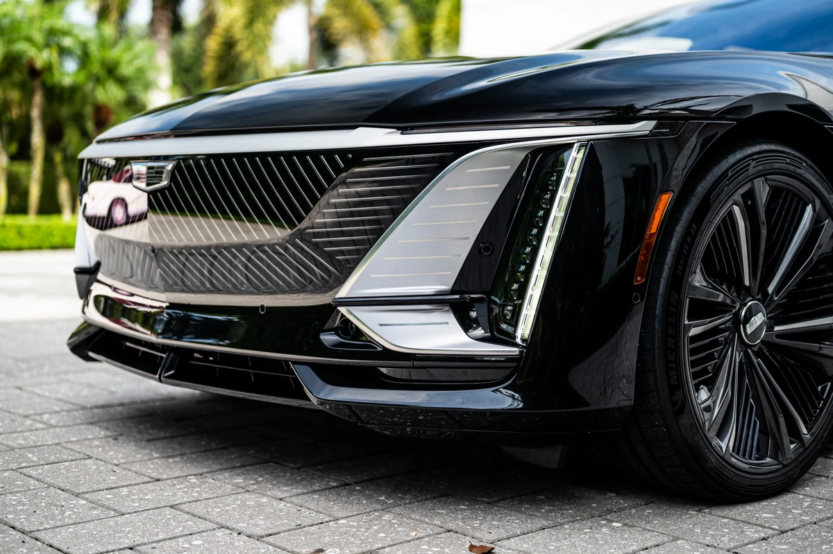 Детали передней части Cadillac Celestiq 2025