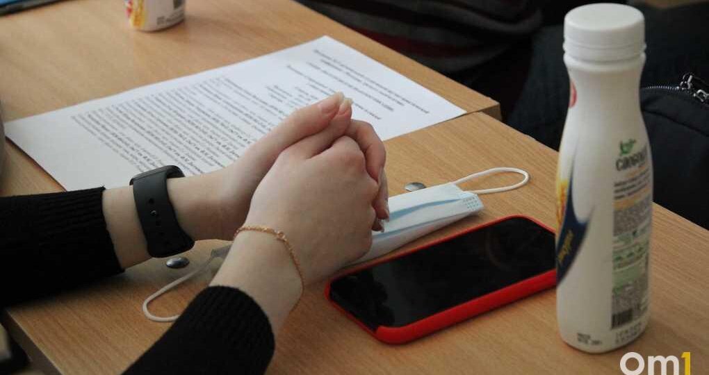 Мужчины осторожнее женщин: 72% россиян проверяют работодателя до резюме
