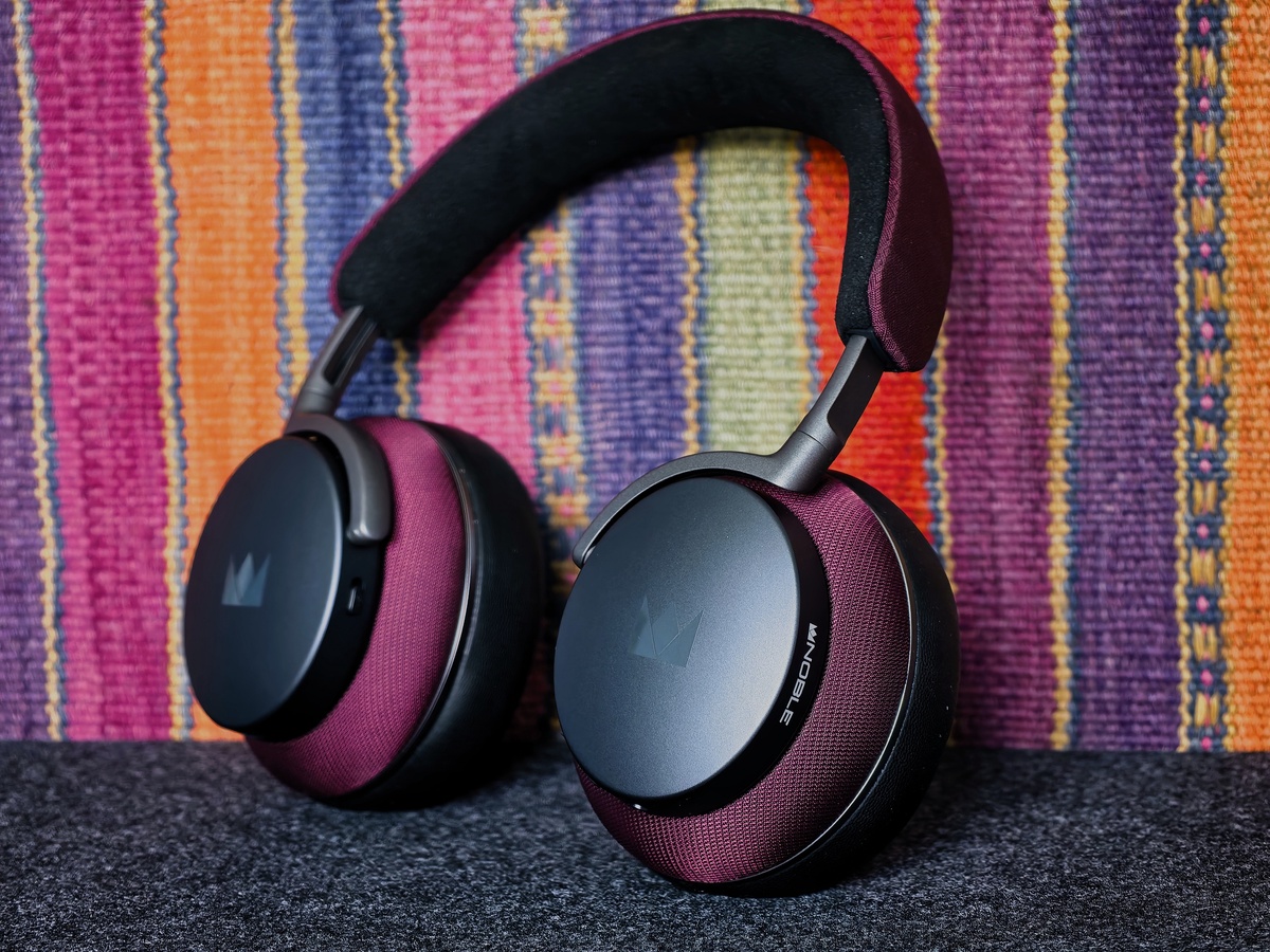    Полноразмерные беспроводные наушники Noble Audio FoKus Apollo Pro. / Дмитрий Бевза/РГ