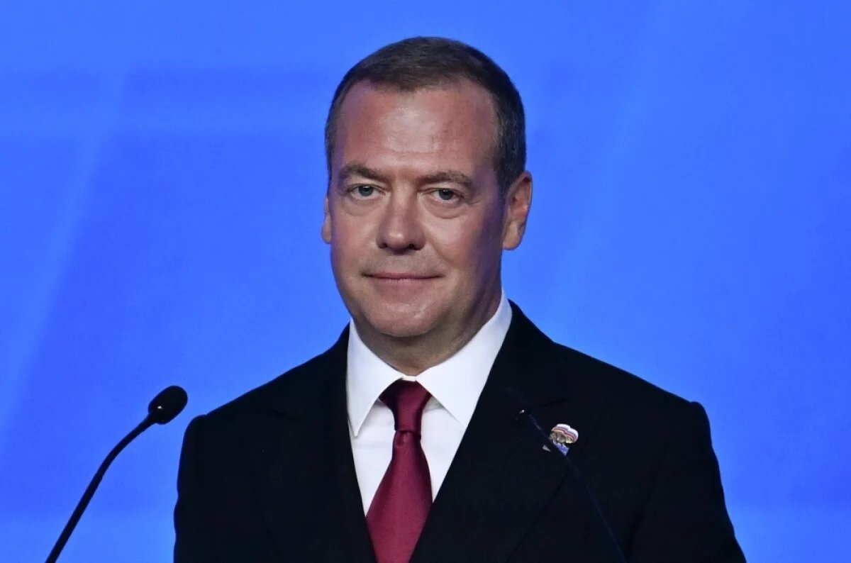    Медведев назвал первую пятерку «Единой России» на выборах в Госдуму