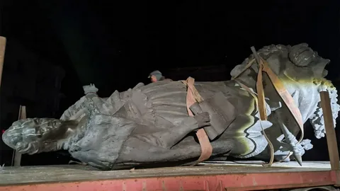 Снос памятника Екатерине II в Одессе.