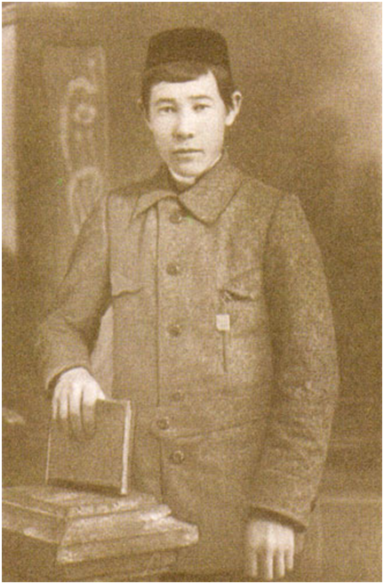 Хәсән Туфан «Галия» мәдрәсәсе шәкерте. 1916 ел.
Чыганак: https://kitaphane.tatarstan.ru/
