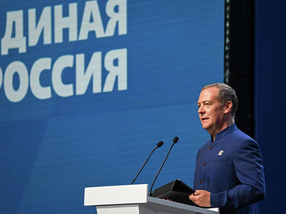    Заместитель председателя Совета безопасности РФ Дмитрий Медведев выступает на форуме Единой России "Есть результат!"© РИА Новости . Алексей Майшев