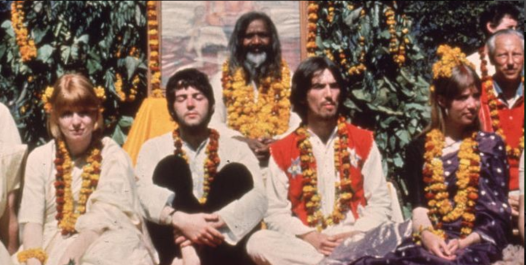 The  Beatles с Махариши Махеш Йоги, 1968 год. Источник фото - архив  AppleCorps. Ltd