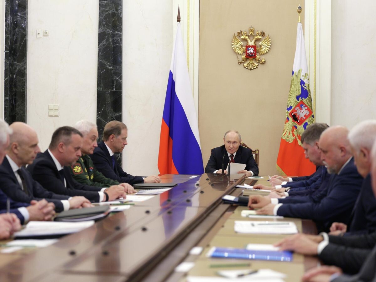    Президент РФ Владимир Путин проводит совещание по обеспечению топливом внутреннего рынка© РИА Новости . POOL