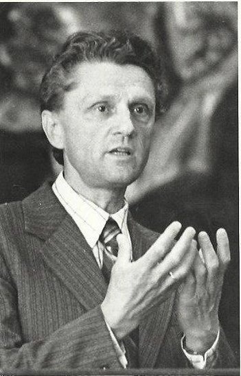 Семёнов Дмитрий Федорович, родился в 1937 году в деревне Пухтаево Бабаевского района Вологодской области. Окончил геологический факультет Львовского университета. Много лет работал геологом, затем научным сотрудником на Дальнем Востоке. С 1994 года преподает в Вологодском государственном педагогическом университете. Доктор геолого-минералогических наук, профессор, академик Петровской академии наук и искусств. Автор 200 научных, 90 краеведческих, 170 публицистических работ. Организатор и руководитель клубов любителей русской истории и Русского движения в Хабаровске, Южно-Сахалинске и Вологде. Награждён орденом «Знак Почёта» (1983), медалью «Ветеран труда» (1990) и знаком «Почётный работник высшего профессионального образования» (2003). В честь Д. Ф. Семёнова назван мыс на о. Брат-Чирпоев (одном из островов Большой Курильской гряды). Его не стало в 2014-м, вскоре после выхода этой книги.