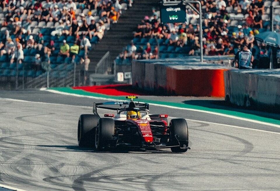    Льюис Хэмилтон: Ferrari очень много проигрывает Mercedes по мощности мотораFerrari