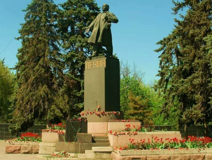 Памятник Ленину в Ростове-на-Дону (tripadvisor.ru)