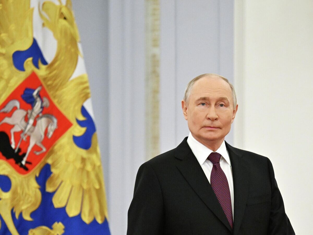    Президент РФ Владимир Путин выступает на встрече с выпускниками вузов силовых ведомств | © РИА Новости / Юрий Кочетков