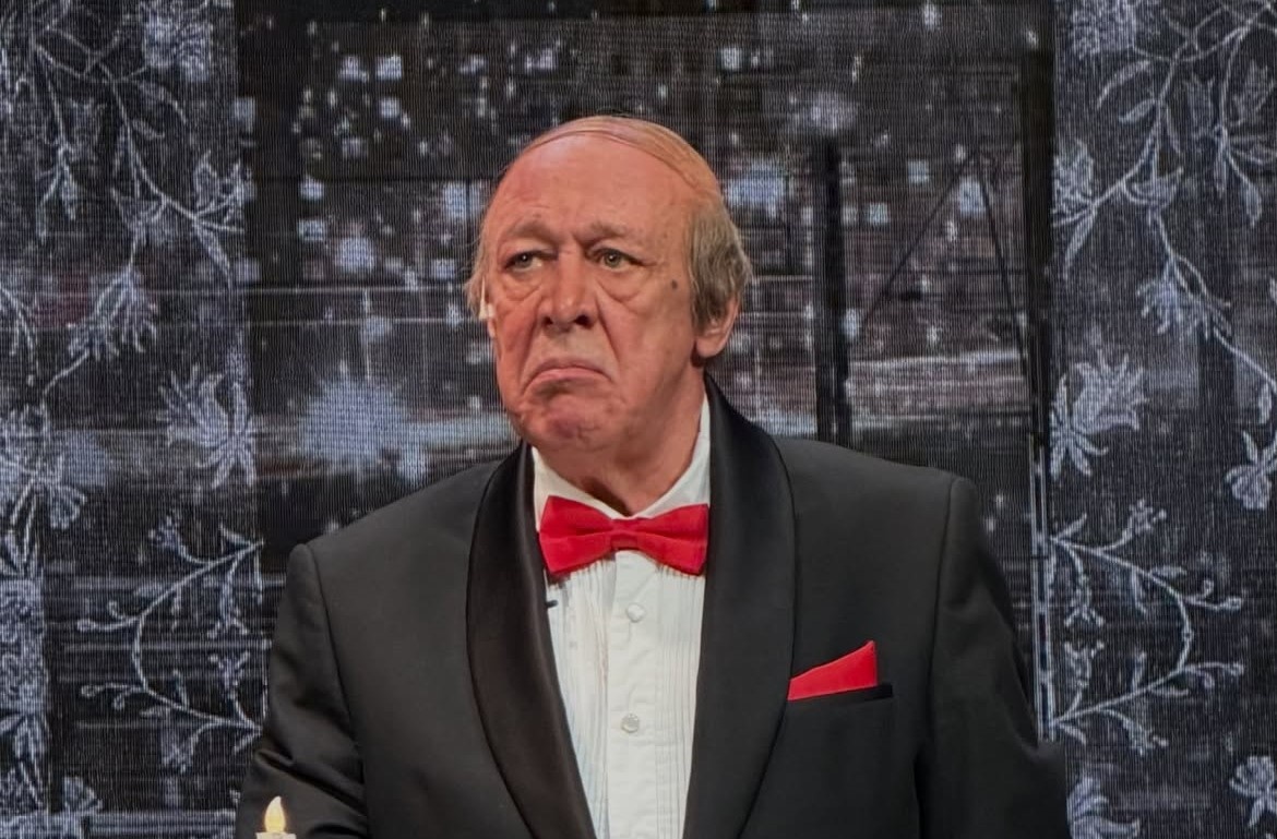 Михаил Ефремов в спектакле "Без свидетелей"