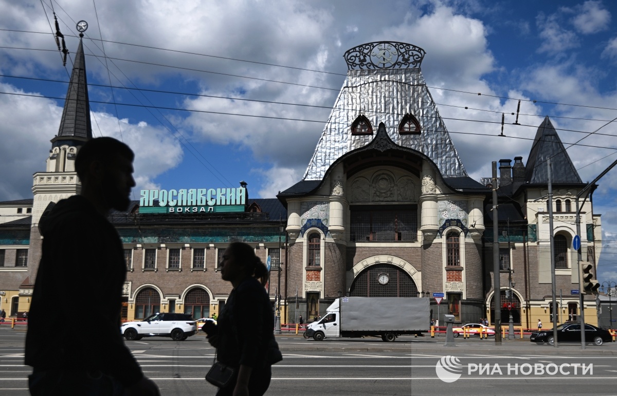 Здание Ярославского вокзала на Комсомольской площади в Москве, 2022 год © Павел Бедняков, РИА Новости