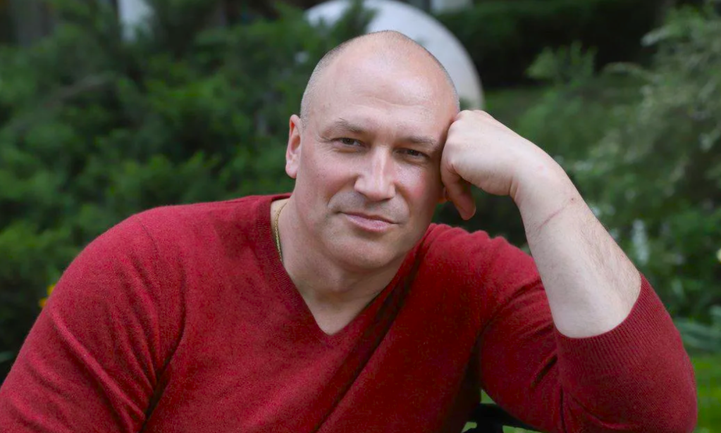 на фото Константин Соловьев 