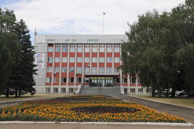     Администрация Бийска. Мэрия Бийска. Лето. .Елена Коржева, "БР"