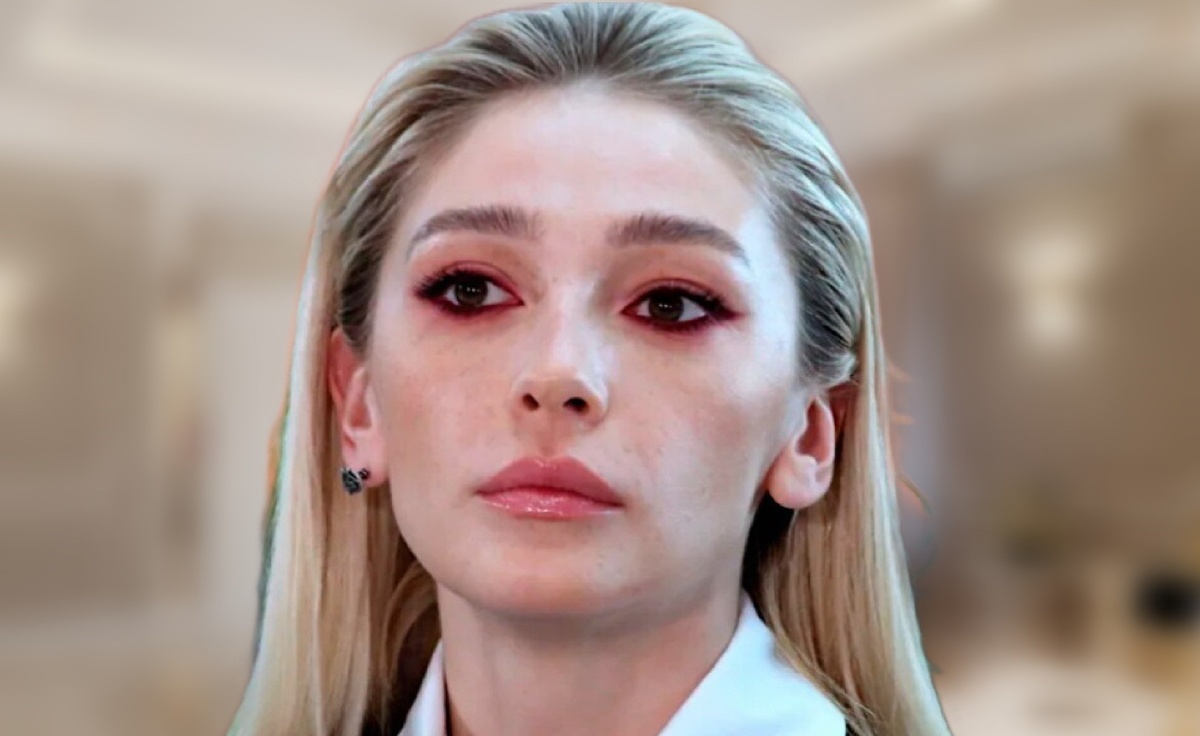 на фото Настя Ивлеева 