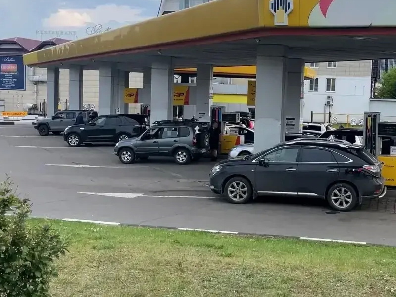    На АЗС Иркутска ограничили отпуск топлива в тару