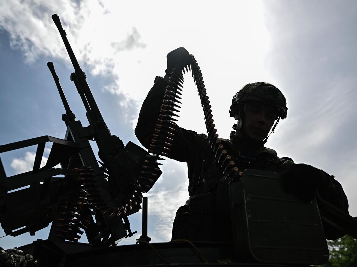    Российский военнослужащий в зоне проведения СВО | © РИА Новости / Сергей Бобылев