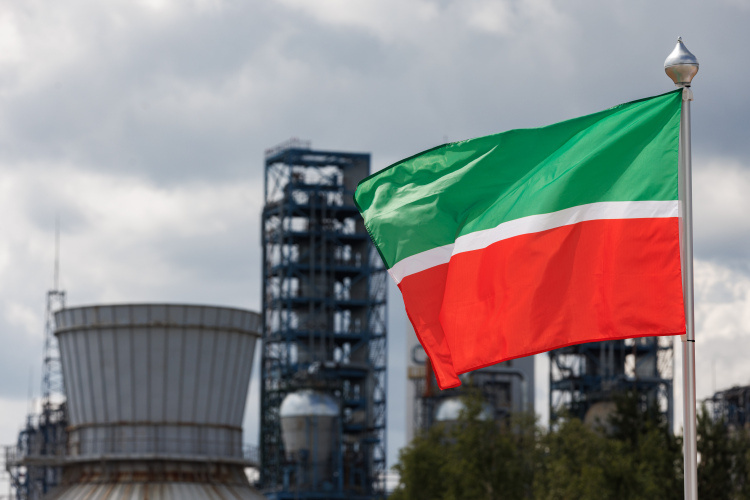 За весь 2025-й предприятия нефтегазохимического комплекса перечислили в бюджет Татарстана 80 млрд рублей — это минимальный уровень за последние четыре года, а совокупное снижение налоговых отчислений отраслью достигло 20% Фото: «БИЗНЕС Online»