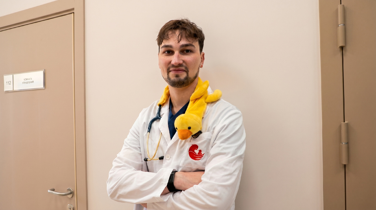 Павел Озорных - врач-педиатр, заведующий детским отделением Многопрофильной клиники «Лапино Одинцово» (ГК «Мать и дитя»), врач-эксперт компании СберЗдоровье, автор блога «Озорная педиатрия»