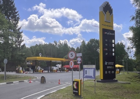    Топливный кризис. Перевозчики предупредили о росте тарифов на фоне очередей на АЗС