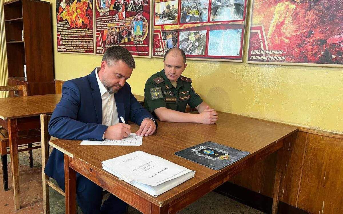    Тамбовский вице-губернатор Зименко вступил в боевой армейский резерв «БАРС-Тамбов» фото: телеграм-канал Евгения Зименко