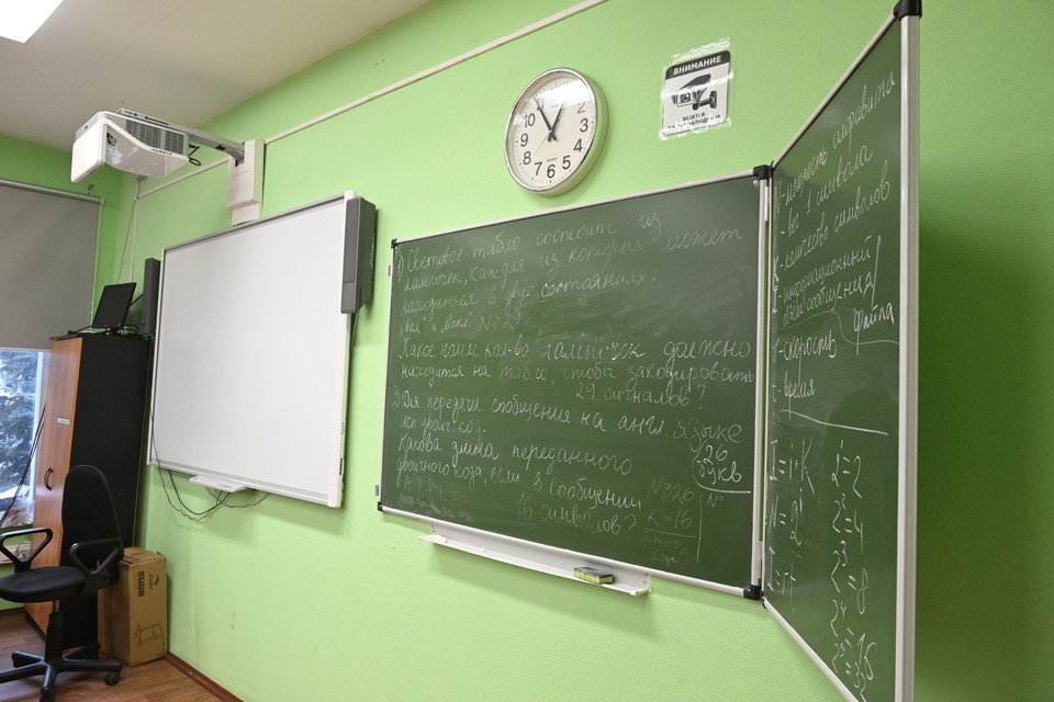   В Ростовской области подписали соглашение о защите прав педагогов на три года. Михаил ФРОЛОВ