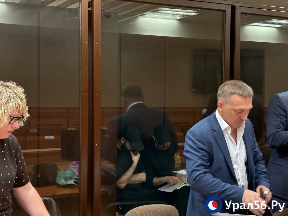    Криков не было, все просто стояли: В суде Оренбурга по делу братьев Макаровых дал показания экс-директор кафе «Вуаль», рядом с которым убили студента в 2011 году