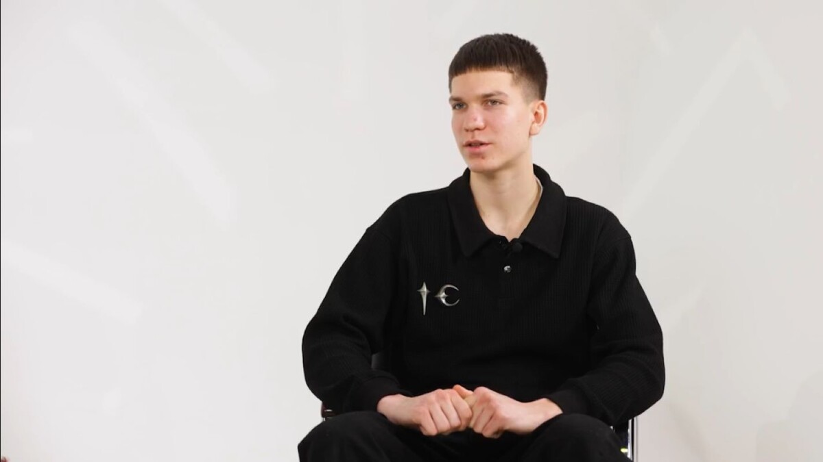 Константин Попов советует взрослым быть откровенными с подростками, чтобы добиться взаимопонимания поколений.  Фото: Скрин с видео «ФедералПресс»