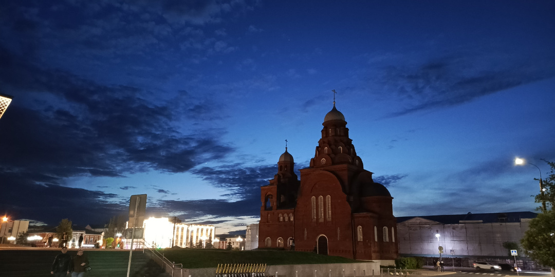 Знакомимся с Владимиром- Театральная площадь, Троицкая церковь с музеем хрусталя, католический костел.