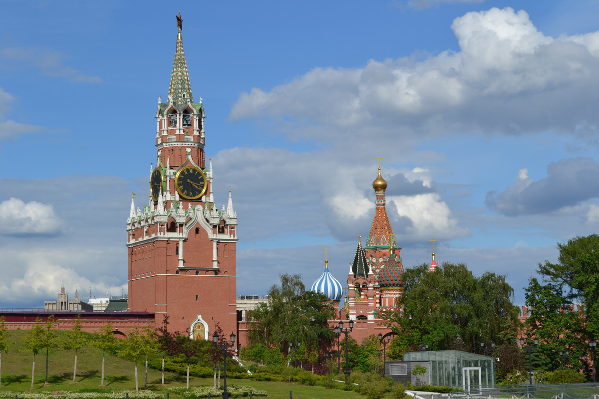 Москва, Кремль. Вид со стороны Соборной площади. Фото автора канала 