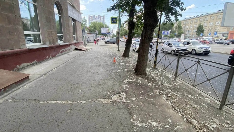 В Заельцовском районе подросток на электросамокате сбил женщину