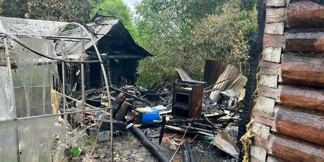 Две бани сгорели в Медведевском районе из-за короткого замыкания