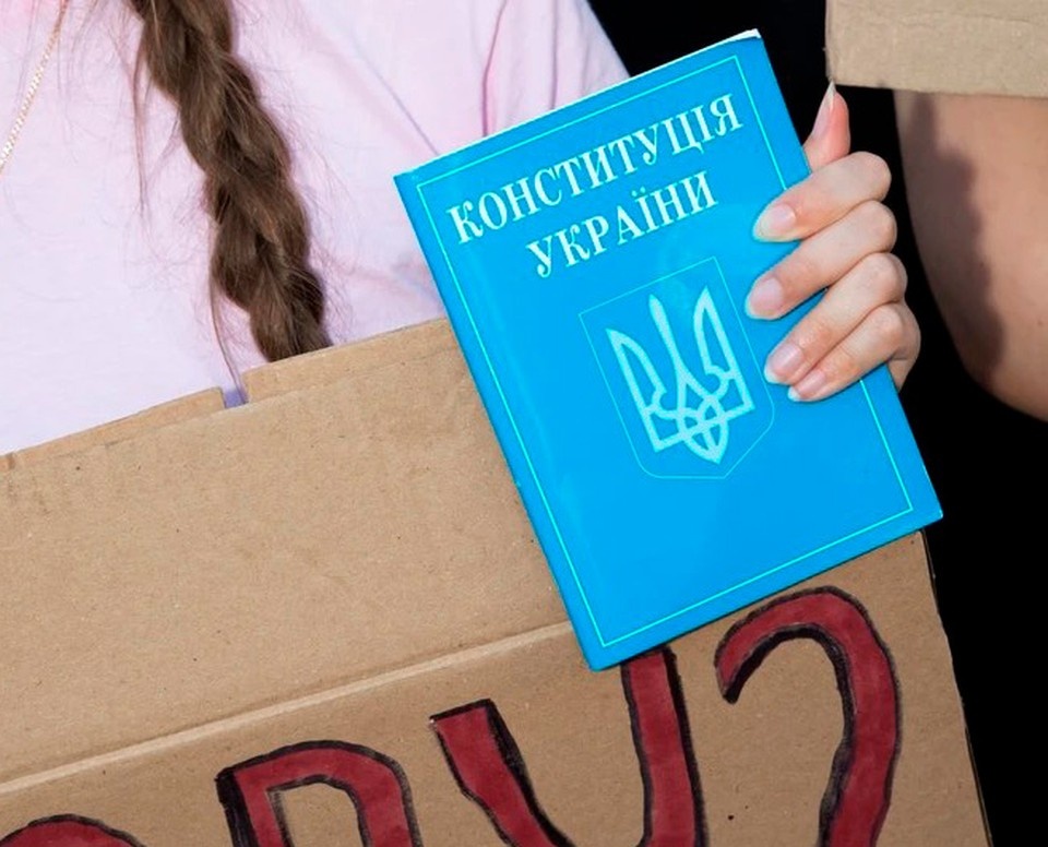    По мнению Штилермана, изменения Конституции 2004 года не только сократили власть президента, передав значительную часть его полномочий парламенту, но и «лишили Украину легальной управляемости». Фото: Mykhaylo Palinchak/GLOBAL LOOK PRESS