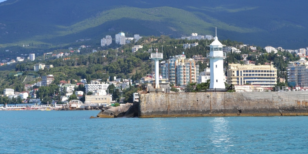 Портовое на северо-западе Крыма завершило одну из моих поездок по морскому побережью. Рядом находятся заливы и длинные участки берега.