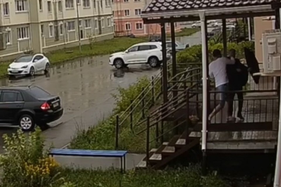    После резонансного нападения проводится полицейская проверка. скриншот