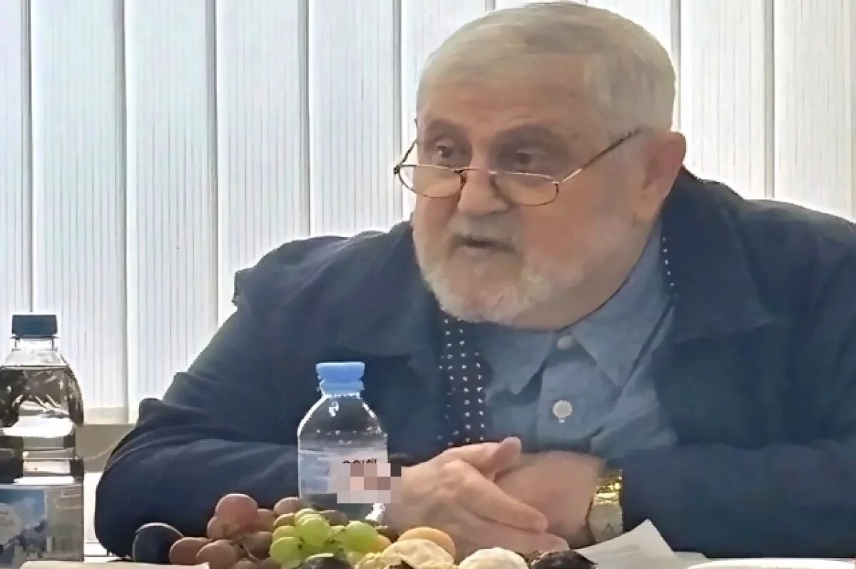    Об итогах юбилейного сезона одного из старейших театров России рассказал худрук, директор Александр Славутский.