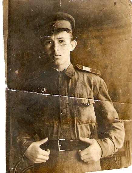 Мой дед Филякин Антон Степанович 1924 г.р. русский, партизан, артиллерист