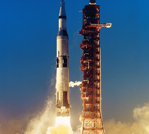 Лунная космическая программа "Аполлон": авария ракеты "Сатурн-5"