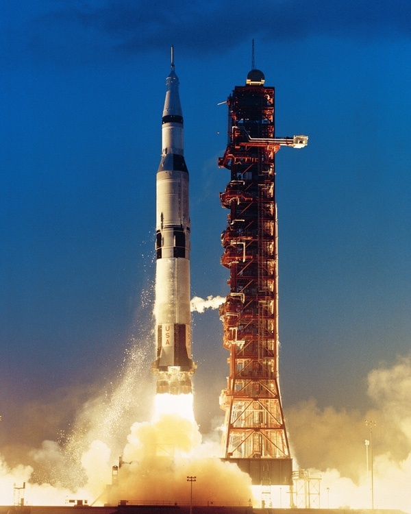 Старт ракеты "Сатурн-5"